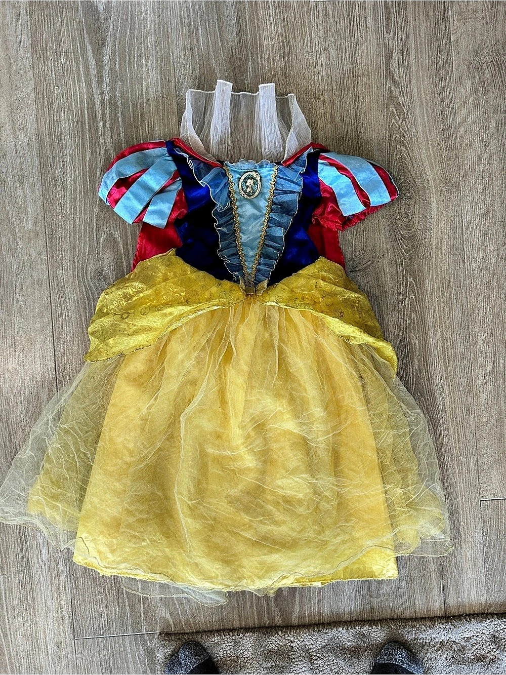 Disney Store Snow White costume dress Girls 5/6